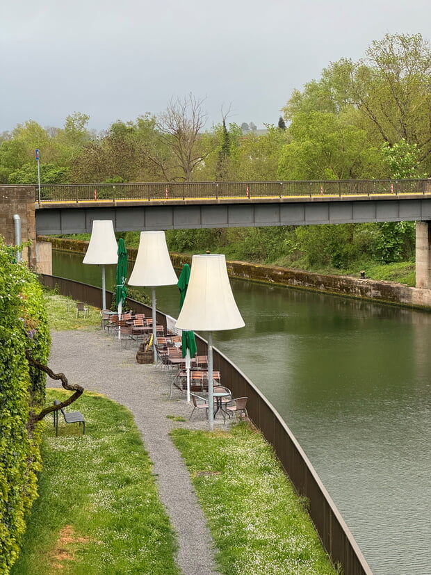 Historische Schirme am Neckarkanal