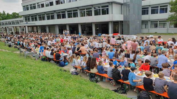 Schulfrühstück zum Schuljahresabschluss am Hölderlin-Gymnasium Lauffen
