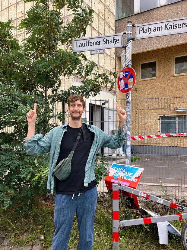 Der gebürtige Lauffener Marcel Faaß vor der Lauffener Straße in Berlin