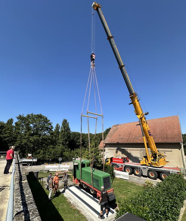 Spektakulär war der Umzug der Lok zum Rastplatz am Parkdeck