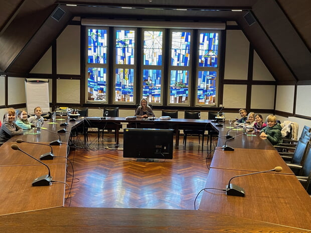 Die Kinder der Hector-Kinderakademie im Mai im Rathaus zum Thema Demokratie