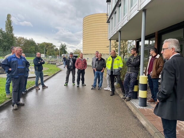 Tiefbauingenieur Gumbrecht (4.v.r.) und Kläranlagenleiter Hammer (3.v.r.) beim Fortbildungstag der Deutschen Vereinigung für Wasserwirtschaft, Abwasser und Abfall