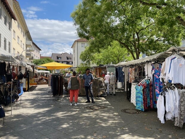 Impressionen vom ersten Märzenmarkt auf dem Postplatz