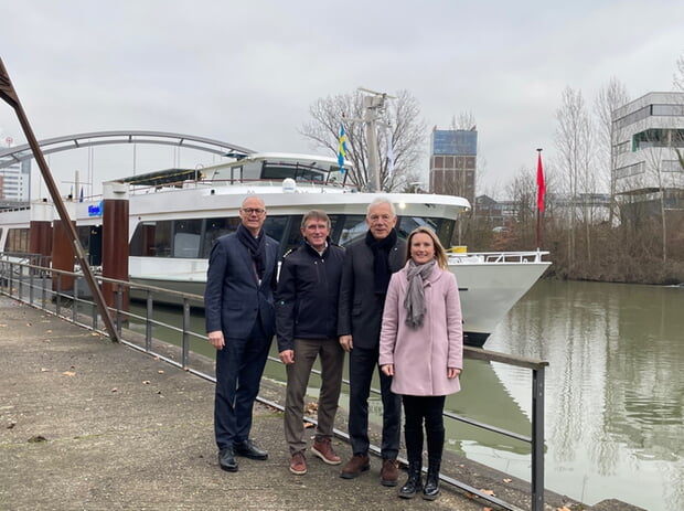 Weiße Flotte jetzt auf Neckar:  Steffen Schoch, Heilbronn Marketing, Betreiber Karl Hofstätter, Oberbürgermeister Harry Mergel, Bürgermeisterin Sarina Pfründer  