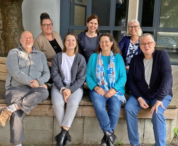 Das Team der Schulsozialarbeit Lauffen stellt sich vor. Hinten von links: Katharina Wolf-Grasmück, Lena Engelmann, Sandra Scherer (bis 31.10.24) Vorne von links: Bernd Witzemann, Jennifer Schlegel, Heike Witzemann, Alexander Meic