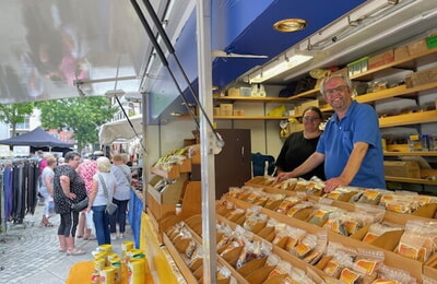 Impressionen vom ersten Märzenmarkt auf dem Postplatz