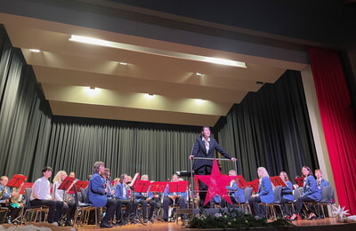 Die Stadtkapelle, Musikverien Lauffen a.N. e.V. mit ihrer Dirigentin Isabel González Villar