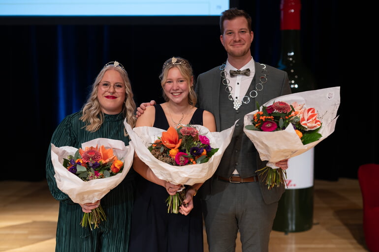 Kim Weißflog (Lauffen a. N.) wurde zur 59. Württemberger Weinkönigin gekürt und repräsentiert gemeinsam mit Weinprinzessin Ines Pfeiffer (Korntal-Münchingen) und Weinprinz Moritz Ocker (Ilsfeld) im kommenden Jahr das Weinbaugebiet Württemberg.