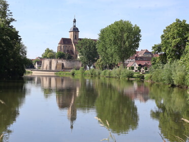 11.05.2024 - Stefan Hautzinger - Kirche Spiegelt sich im Neckar
