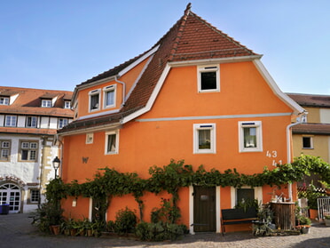 31.07.2024 - Ulrich Seidel - Orangenes Haus im Städtle