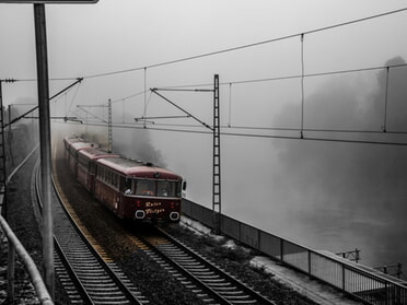 29.09.2024 - Hansjörg Sept - Retrozug im Nebelmorgen