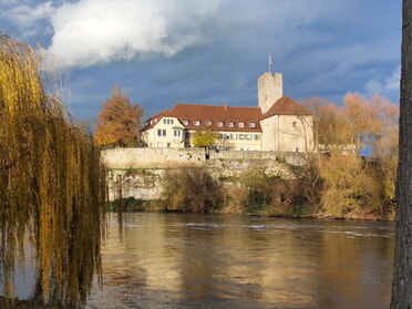 26.11.2024 - Hans-Peter Schwarz - Rathausburg in der Novembersonne