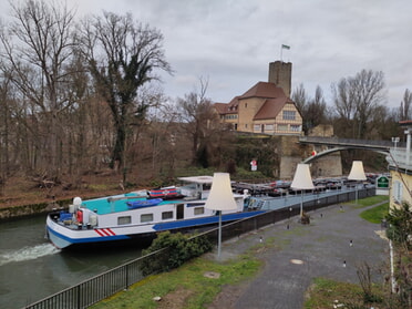 21.12.2024 - Sabine Marquardt - Schiff im Neckarkanal